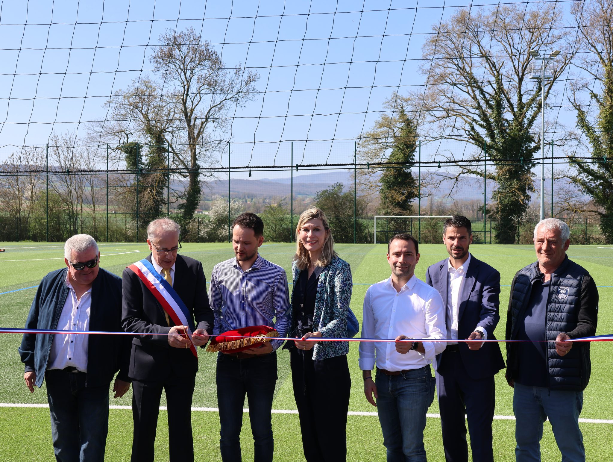 Photo de l'inauguration du stade de foot synthétique de Viry