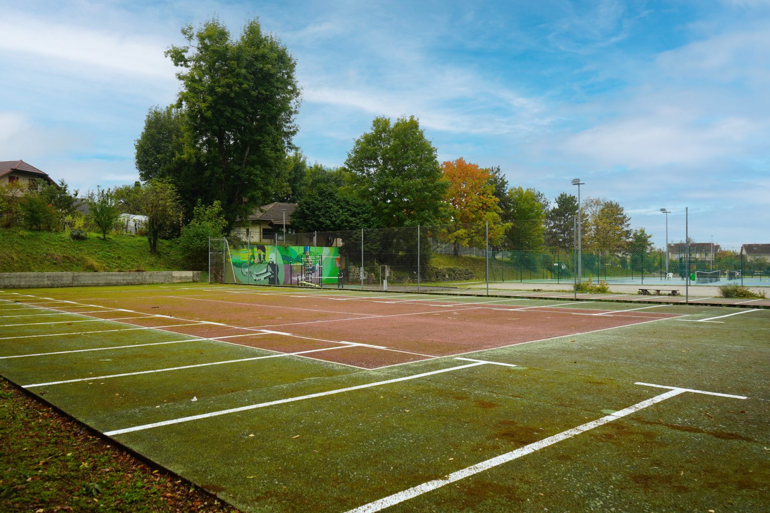 Photo du nouveau parking aux terrains de tennis.